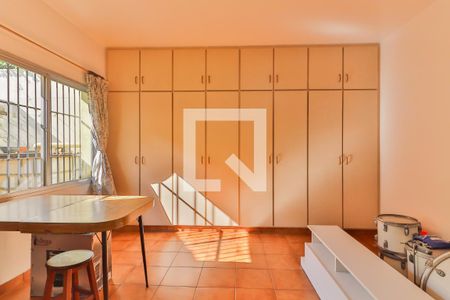 Casa para alugar com 276m², 3 quartos e 4 vagasSalão / Quarto Lavanderia