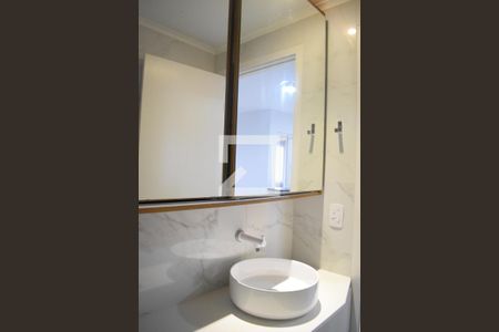 Banheiro de apartamento para alugar com 1 quarto, 45m² em Capão Raso, Curitiba