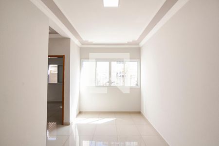 Sala de apartamento para alugar com 2 quartos, 48m² em Santa Mônica, Uberlândia