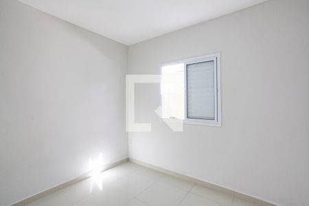 Quarto 1 de apartamento para alugar com 2 quartos, 48m² em Santa Mônica, Uberlândia