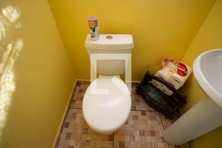 Casa à venda com 302m², 2 quartos e 3 vagas Casa à venda com 302m², 2 quartos e 3 vagasLavabo