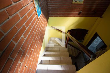 Casa à venda com 302m², 2 quartos e 3 vagas Casa à venda com 302m², 2 quartos e 3 vagasEscada