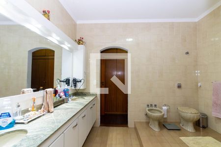 Casa à venda com 500m², 5 quartos e 5 vagasBanheiro da Suíte