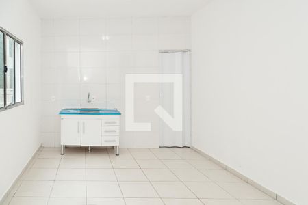 Sala de casa de condomínio para alugar com 2 quartos, 50m² em Vila Nivi, São Paulo