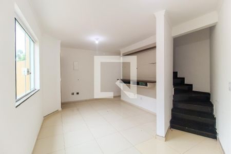 Sala de casa para alugar com 2 quartos, 180m² em Parque Guarani, São Paulo