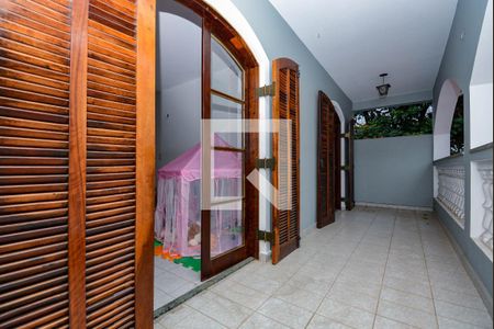 Casa à venda com 291m², 5 quartos e 3 vagas Casa à venda com 291m², 5 quartos e 3 vagasVaranda da Sala e quarto