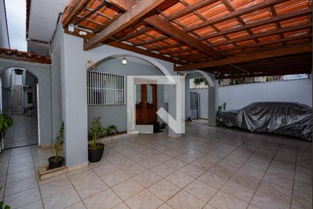 Casa à venda com 291m², 5 quartos e 3 vagas Casa à venda com 291m², 5 quartos e 3 vagasGaragem
