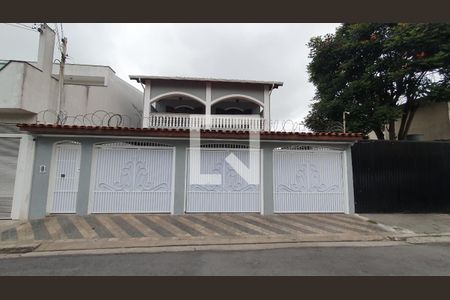 Casa à venda com 291m², 5 quartos e 3 vagas Casa à venda com 291m², 5 quartos e 3 vagasFachada