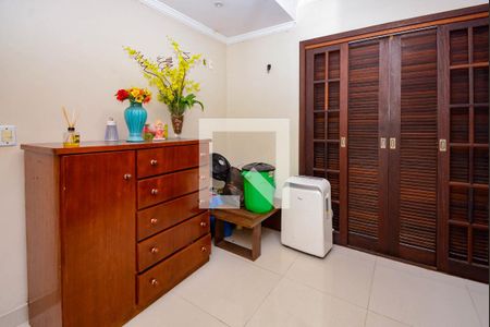 Casa à venda com 291m², 5 quartos e 3 vagas Casa à venda com 291m², 5 quartos e 3 vagasQuarto 2