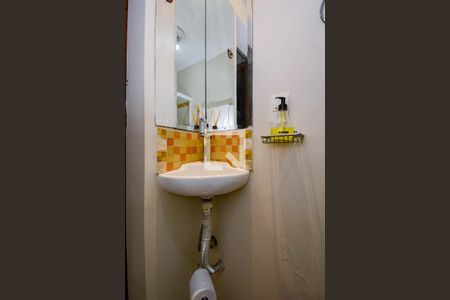 Casa à venda com 291m², 5 quartos e 3 vagas Casa à venda com 291m², 5 quartos e 3 vagasBanheiro Social