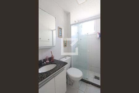 Banheiro de apartamento para alugar com 2 quartos, 50m² em Porto Novo, São Gonçalo