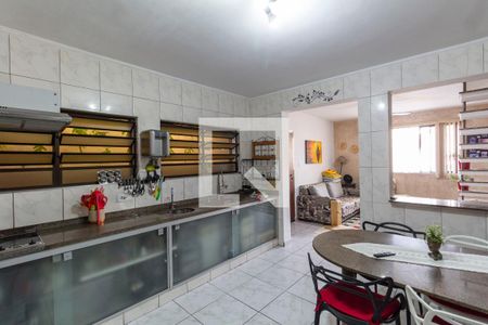 Casa à venda com 127m², 2 quartos e 6 vagasCozinha 