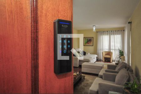 Apartamento à venda com 180m², 4 quartos e 4 vagas Apartamento à venda com 180m², 4 quartos e 4 vagasFechadura Eletrônica