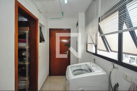 Apartamento à venda com 180m², 4 quartos e 4 vagas Apartamento à venda com 180m², 4 quartos e 4 vagasÁrea de Serviço