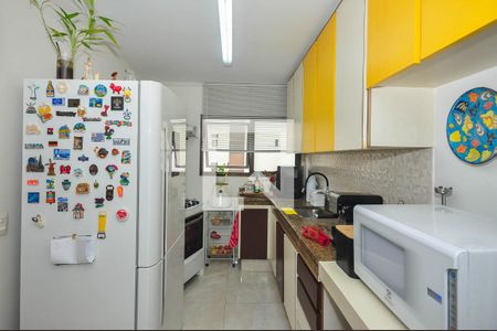 Apartamento à venda com 180m², 4 quartos e 4 vagas Apartamento à venda com 180m², 4 quartos e 4 vagasCozinha