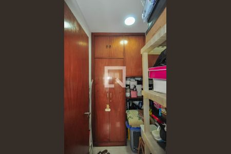 Apartamento à venda com 180m², 4 quartos e 4 vagas Apartamento à venda com 180m², 4 quartos e 4 vagasQuarto de Serviço