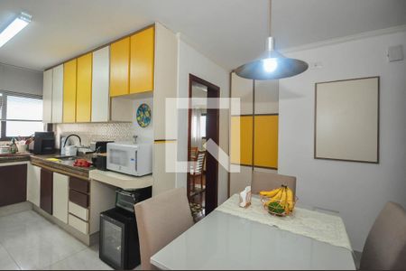 Apartamento à venda com 180m², 4 quartos e 4 vagas Apartamento à venda com 180m², 4 quartos e 4 vagasCozinha