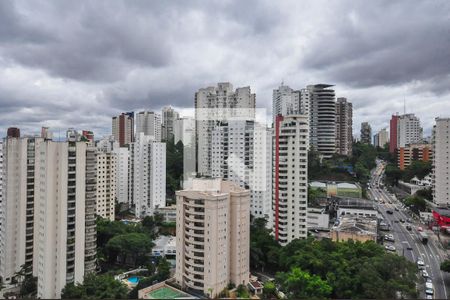 Apartamento à venda com 180m², 4 quartos e 4 vagas Apartamento à venda com 180m², 4 quartos e 4 vagasVista da Suíte 2
