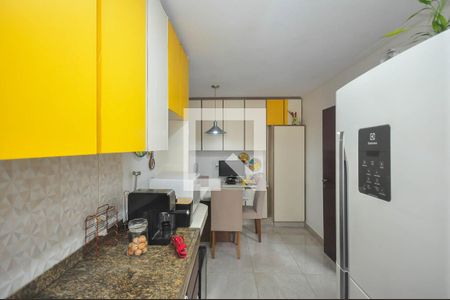 Apartamento à venda com 180m², 4 quartos e 4 vagas Apartamento à venda com 180m², 4 quartos e 4 vagasCozinha