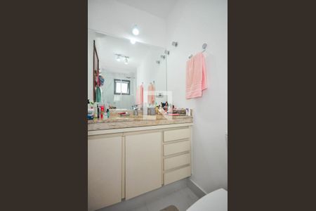 Apartamento à venda com 180m², 4 quartos e 4 vagas Apartamento à venda com 180m², 4 quartos e 4 vagasBanheiro Suíte 2