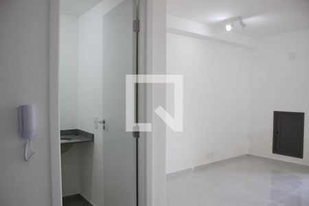Banheiro de kitnet/studio para alugar com 1 quarto, 26m² em Cerqueira César, São Paulo