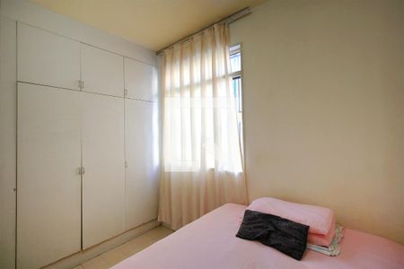 Quarto 2 de apartamento à venda com 2 quartos, 6889m² em Santo Antônio, Belo Horizonte