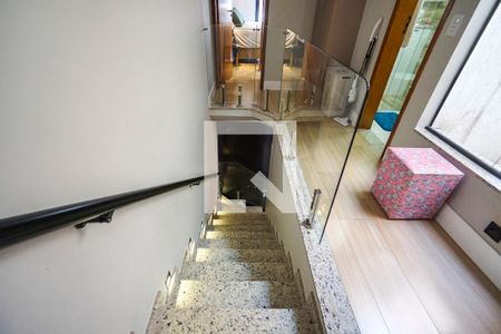 Casa à venda com 115m², 3 quartos e 3 vagasEscada