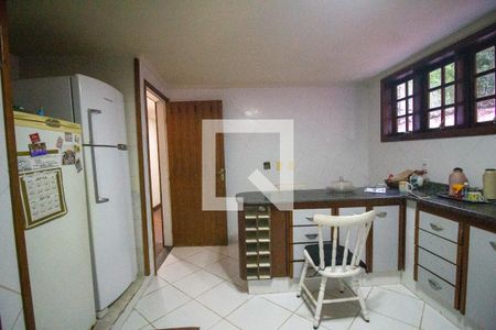 Casa à venda com 610m², 4 quartos e 3 vagasCozinha 
