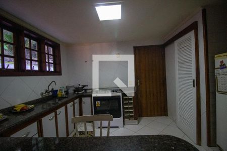 Casa à venda com 610m², 4 quartos e 3 vagasCozinha 