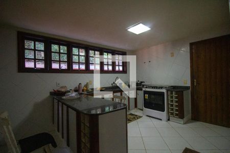 Casa à venda com 610m², 4 quartos e 3 vagasCozinha 