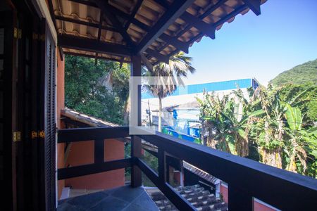 Casa à venda com 610m², 4 quartos e 3 vagasSacada do Quarto 1