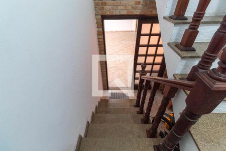 Casa à venda com 160m², 5 quartos e 5 vagas Casa à venda com 160m², 5 quartos e 5 vagasEscada