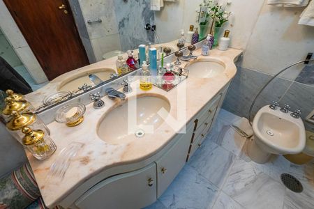 Apartamento à venda com 330m², 3 quartos e 5 vagasSuíte - Banheiro