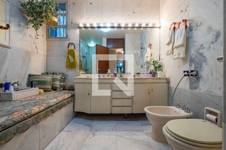 Apartamento à venda com 330m², 3 quartos e 5 vagasSuíte - Banheiro