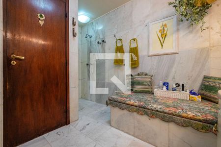 Apartamento à venda com 330m², 3 quartos e 5 vagasSuíte - Banheiro