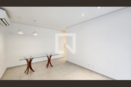 Sala de casa de condomínio para alugar com 2 quartos, 85m² em Melville Empresarial I E Ii, Barueri