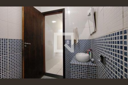 Casa à venda com 240m², 2 quartos e 3 vagasBanheiro Social