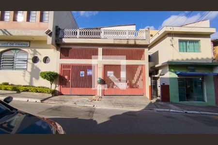 Casa à venda com 240m², 2 quartos e 3 vagasFachada
