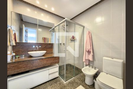 Apartamento à venda com 238m², 4 quartos e 4 vagasBanheiro Social