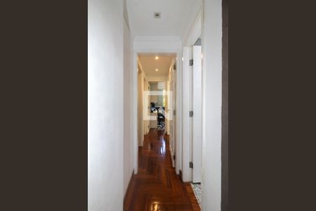 Corredor de apartamento à venda com 3 quartos, 68m² em Vila Andrade, São Paulo