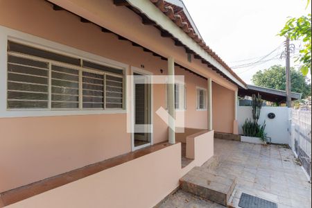 Casa à venda com 120m², 3 quartos e 1 vaga Casa à venda com 120m², 3 quartos e 1 vagaVaranda