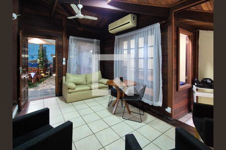 Sala de casa para alugar com 2 quartos, 360m² em Recreio dos Bandeirantes, Rio de Janeiro