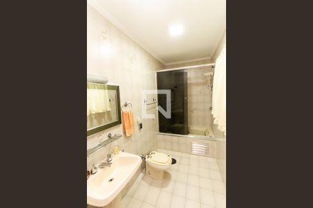 Casa à venda com 230m², 3 quartos e 2 vagasBanheiro 2  