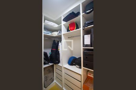 Casa de condomínio à venda com 201m², 3 quartos e 2 vagasCloset da Suíte 1