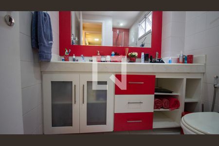 Casa de condomínio à venda com 201m², 3 quartos e 2 vagasBanheiro da Suíte 2