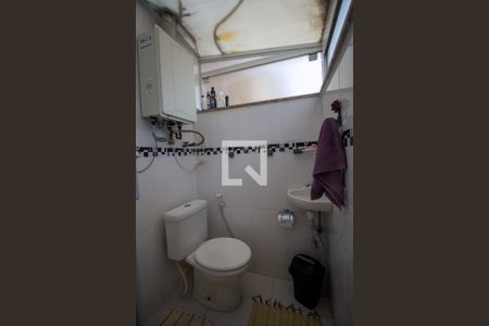 Casa de condomínio à venda com 201m², 3 quartos e 2 vagasBanheiro de Serviço