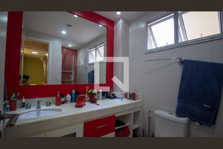 Casa de condomínio à venda com 201m², 3 quartos e 2 vagasBanheiro da Suíte 2