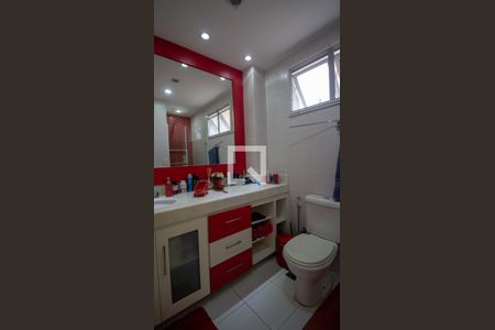 Casa de condomínio à venda com 201m², 3 quartos e 2 vagasBanheiro da Suíte 2