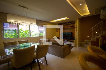 Casa de condomínio à venda com 201m², 3 quartos e 2 vagasSala