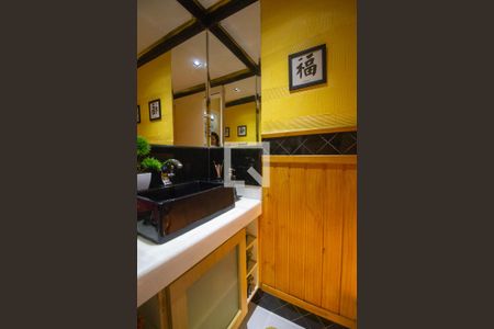 Casa de condomínio à venda com 201m², 3 quartos e 2 vagasLavabo